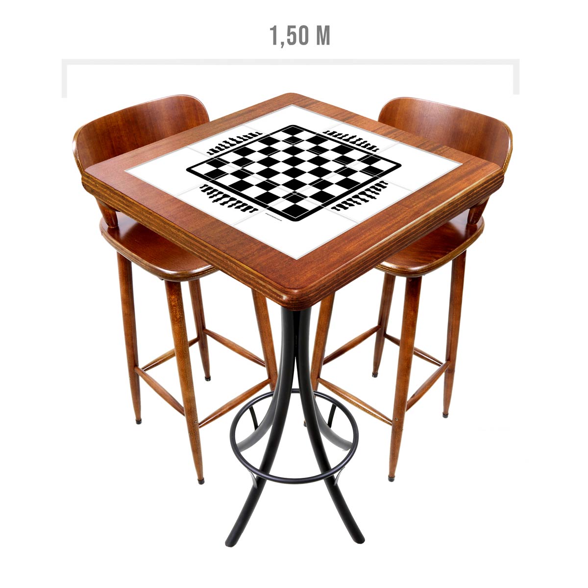 Antiga mesa no estilo inglês, com função de tabuleiro de xadrez