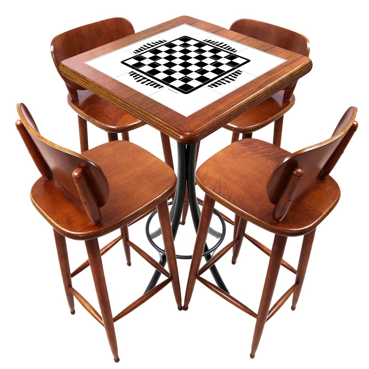 Interior do clube de xadrez com tabuleiro, peças e relógio na mesa, cadeiras  e estantes com livros