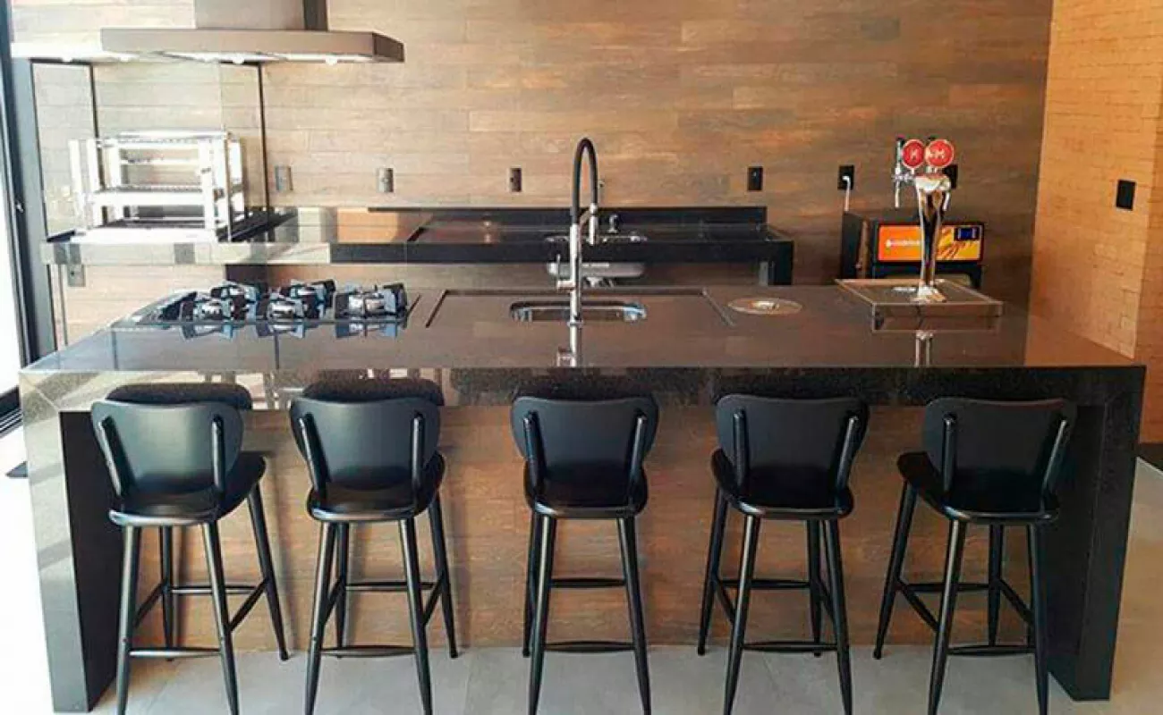 Banquetas para bancada de cozinha: Como escolher a sua + Inspirações