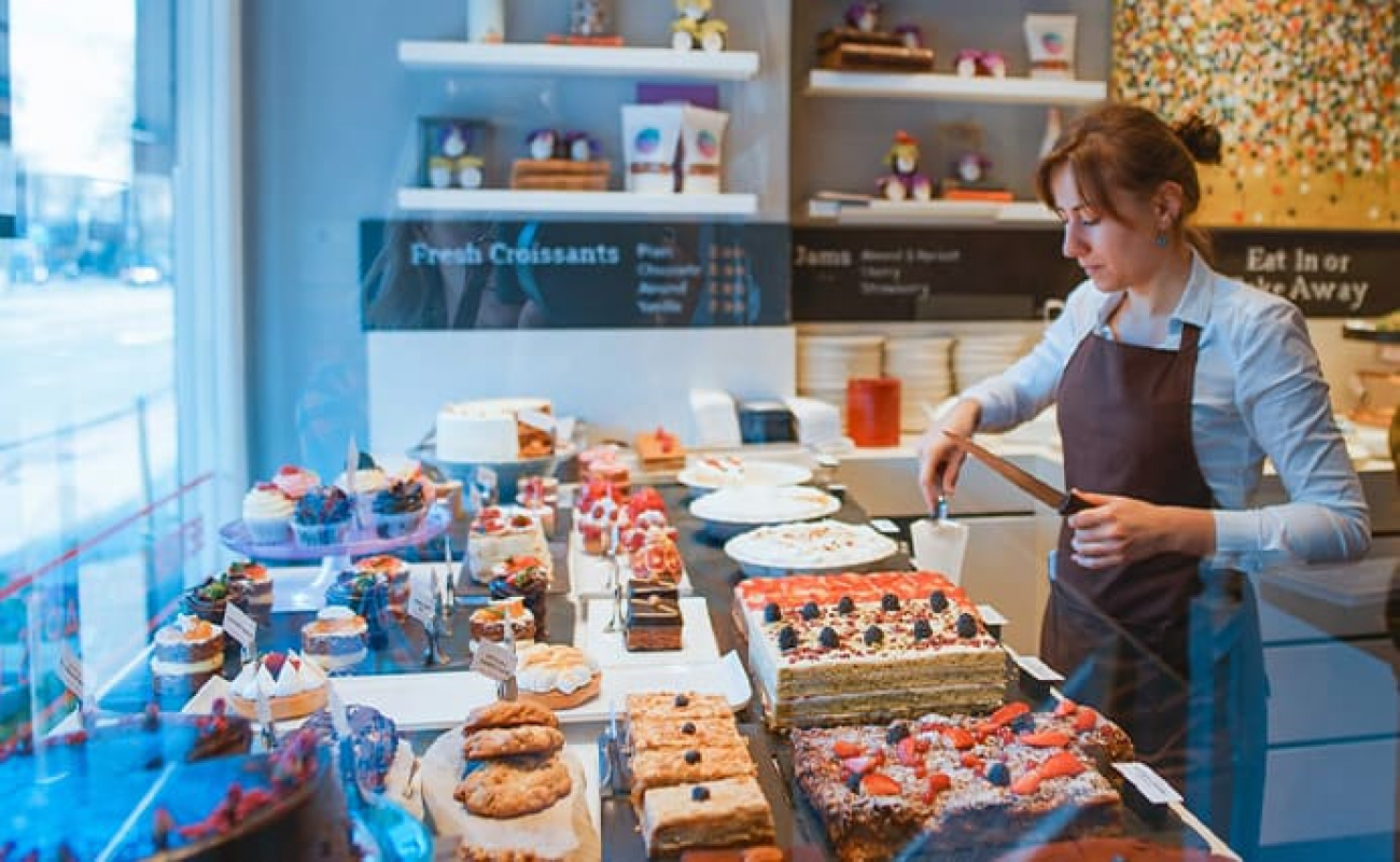 Produção de bolo caseiro vira negócio - Confeiteira