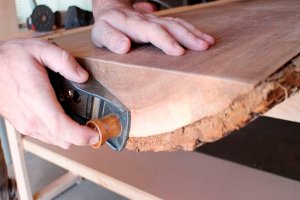 Você sabe os benefícios de mesas de madeira maciça?