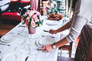 Passo a passo de como decorar a mesa de jantar | Fotos