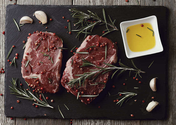 Carne com ervas e especiarias