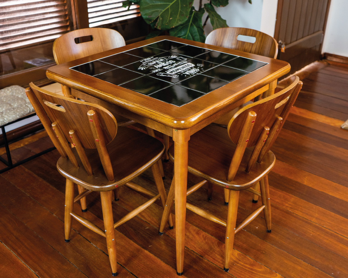 Conjunto Mesa e Cadeiras Tambo - Tampo quadrado de 60cm com Azulejo personalizado