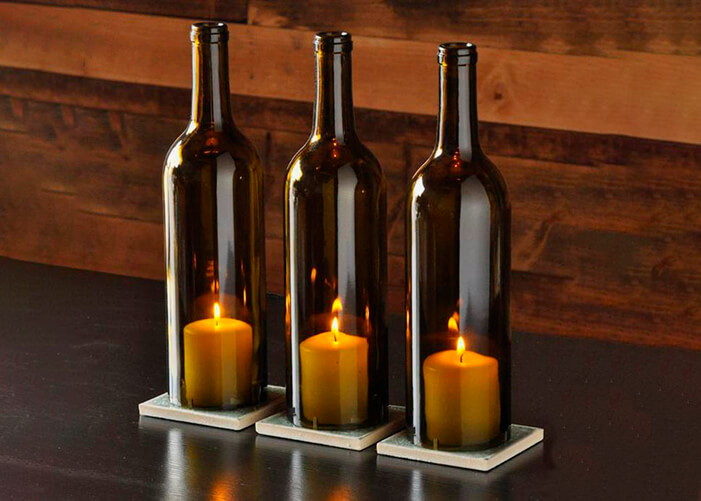 padrão Garrafas de vinho reutilizadas como luminária, usando velas no seu interior