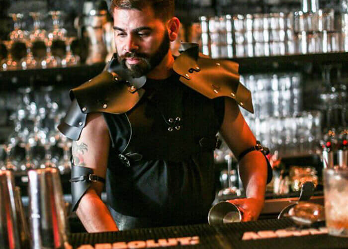 bartender fantasiado de personagem de Game Of Thrones